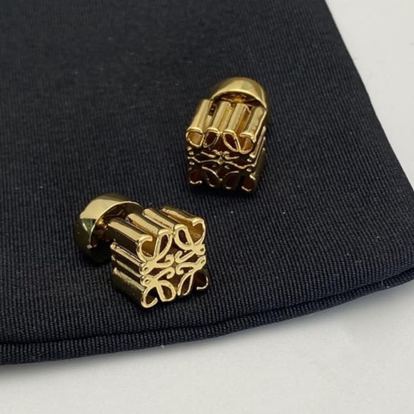 NWOT “L” Inspired 18K Gold Square Cubic Hole Hollow Textured Stud Earrings - Picture 3 of 9